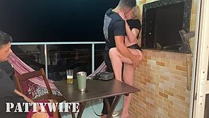 Hei, mun cuckold-mies rakastaa katella kun naidan hänen kaverinsa kovaa!