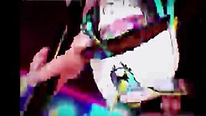 狂欢到死，想加入我们的疯狂扶她派对吗？