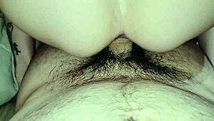 Бърз анал с мокри цици на жена в BDSM каубойка оргазъм