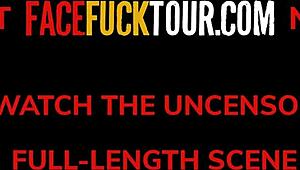 小さなブルネットスラットが巨根観光客に顔面ファックされる