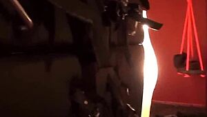 Sadakatsiz İngiliz olgun Lady Sonia devasa memelerini sergiliyor