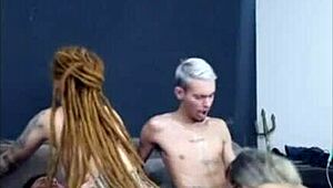 Oh, kijk deze roodharige pik van vriend rijden terwijl zijn vrouw mij pijpt!