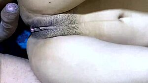 Saudara tiri India main memek liar dengan cerita Hindi. Aksi remaja 18+ muda terungkap