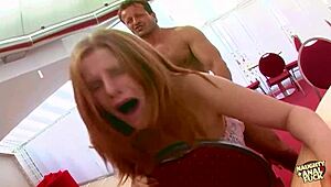 Vild anal med en stygg rödhårig, hon sprutar överallt!