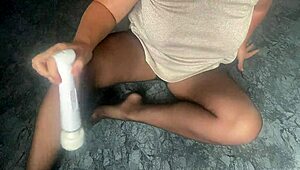 damn, mature babe squirts hard in black pantyhose!