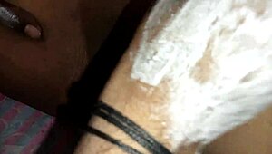 Čistenie Kajaliných pubických chlpov s špinavým hindským hlasom a tesnou pičkou akciou