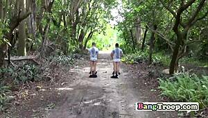 กองทหารเกย์ฝึกหนักในป่าเพื่อปาร์ตี้แก๊งแบงค์สาธารณะสุดดุเดือด