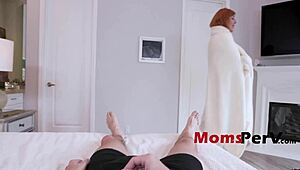 Opgewarmd door stiefmoeders geile milf kut in POV