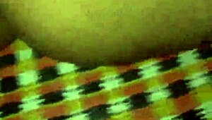 Chica joven escena de beso se desarrolla