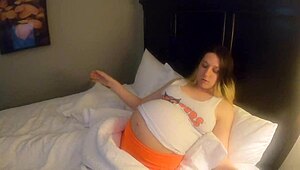 เฮ้ย ฉันเป็นเมียท้องที่หักหลัง อยากเห็นฉันเย็ดช่างซ่อมทีวี?