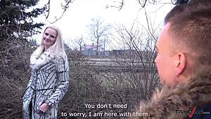 Hei, se denne tsjekkiske baben bli knullet hardt i baksetet!