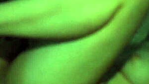 Novinha 18+ cuzona gostosa de saia geme alto esguicha forte na cama - Miley Grey