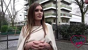 Pernah lihat Kitana, cewek Rusia cantik dengan kurva sensual dan tetek besar?