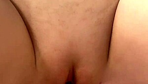 جربتوا تنيكوا بنت الجيران الضيقة المشعرة زي كده؟