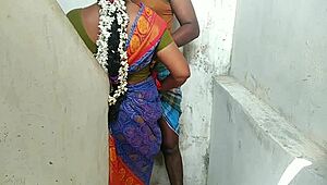 信じられん、タミル叔母の長髪揺らして使用人坊やを公衆でガンガンバング