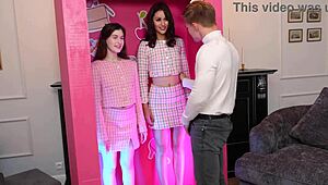 ฉันกับบาร์บี้อีกคนพร้อมทำทุกอย่างเพื่อเจ้านาย เข้าใจป่ะ?