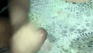 Mengambil air mani panas dari zakar keras