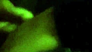 このBBCモンスターチンポにオナニーして玉に射精しろ！