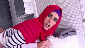 gevulde moslim godin toont vette pijpkunsten in geile actie