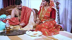 我痴迷于色情性爱，对着我辣印度老婆苏迪帕弯腰，在纱丽里。