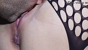 本物のアマチュアが様々なシナリオで舐めとオーガズムを探求するコンビレーション