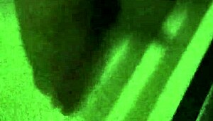 Hey, synes du det er hedt at se mig runke i brusebadet med det solo bad-sprøjt? 