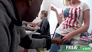 Å nei, russiske Nataly fikk dilla i ræva av Mike på jobb, vet du!