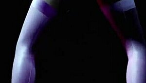 3Dポルノで熱い金髪美女が音楽に合わせてセクシー脱衣ダンス！