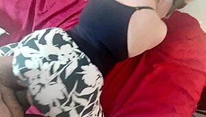 היי, לחברה הכי טובה של אשתי יש כוס ענקית שראיתי. אני משוגע על הקמלטואה הענקית שלה!