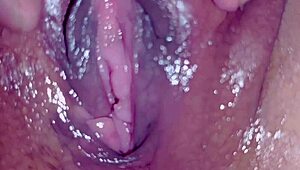 Comer coño mojado y lamer duro en acción grupal