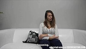 Наивная 19-летняя девчонка с шикарными сиськами впервые на камеру, и это просто нереально! Я такая стеснительная, но так возбуждена!