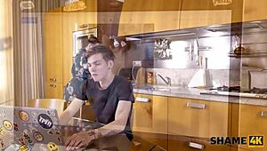 Shame4k chłopaku, Gotowy rżnąć tę seksowną milf teraz?