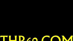 Battaglia di pompini intensa tra coppie teen con finale hardcore di sborrata