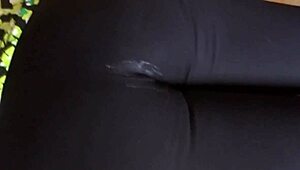 ابن الزوج يسجل الخادمة زوجة الأب وهي ترتاح، يقذف على وجهها وفمها في كليب محرم