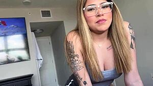 Benieuwde tiener 18+ stiefzusjes Raeley Love verkennen geile fantasieën samen