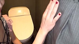 moa-chan diyor ki şimdi yarağını emmek istiyorum