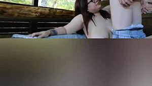 Už si skúsil vonkajší orál s divokou manželkou?