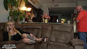 의붓딸 핫 친구 스카일라 복스 뒷치기 박기