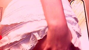 dia terjun ke memek basah italia, jilat dengan nafsu liar