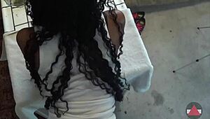 POV slipje creampies met voorovergebogen doggystyle en luide kreunen bij grote kont.