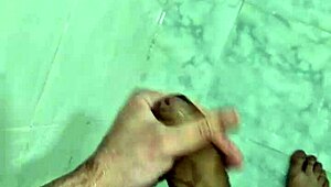 कभी देखा क्यूट ब्राजीलियन ट्विंक शॉवर में हस्तमैथुन करता है जब तक खत्म नहीं हो जाता?