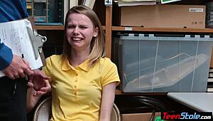 Grædende småtittet russisk teen tyv straffekneppet hårdt i uniform