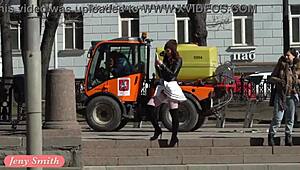 Jeny Smith muter rok mini, flashing di publik buat fun