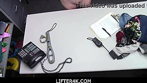 Lifter4k - Perverzná mokrá blondínka Madison Haze kľačí za trest