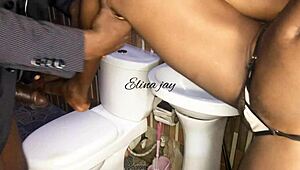 We werden wild in de badkamer met intense Aziatische actie weer