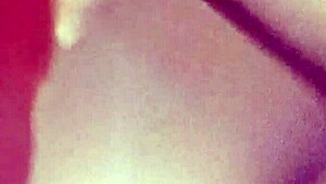 Mexicana magrinha corna o namorado por videochamada 😈