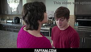 Sunt obsedat de Tyler Cruse cum preia controlul acasă.