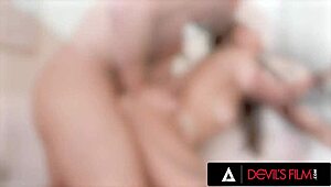 Hé, verdient de schattige Kylie Rocket niet die warme creampie in haar kutje?