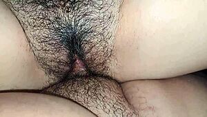 δεν μπορώ να πιστέψω πόσο εύκολο είναι να γαμάω το σφιχτό τρύπα της θετής κόρης μου.