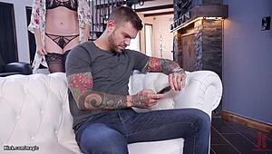 Parente espanhol mete a rola na milf e na novinha 18+ numa foda selvagem